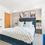 Golden Quarter Penthouse - 3 Beds - Contractors