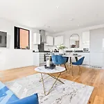 Golden Quarter Penthouse - 3 Beds - Contractors