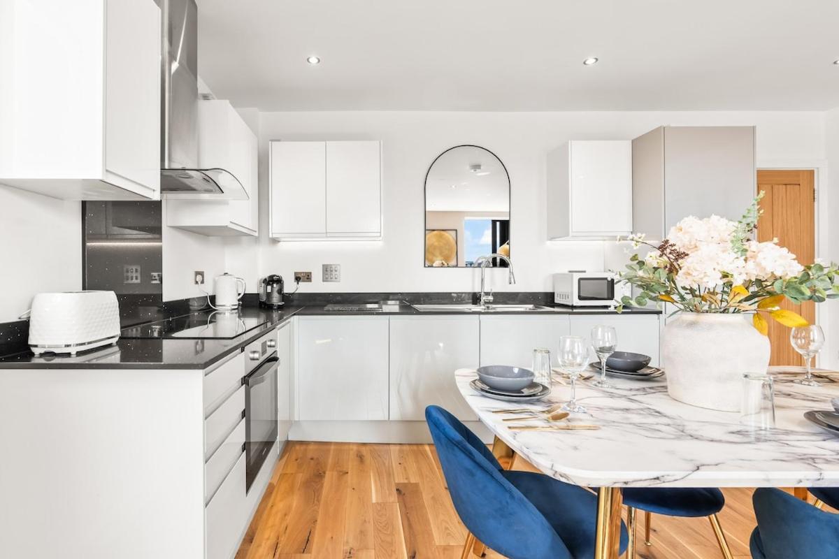 Golden Quarter Penthouse - 3 Beds - Contractors *